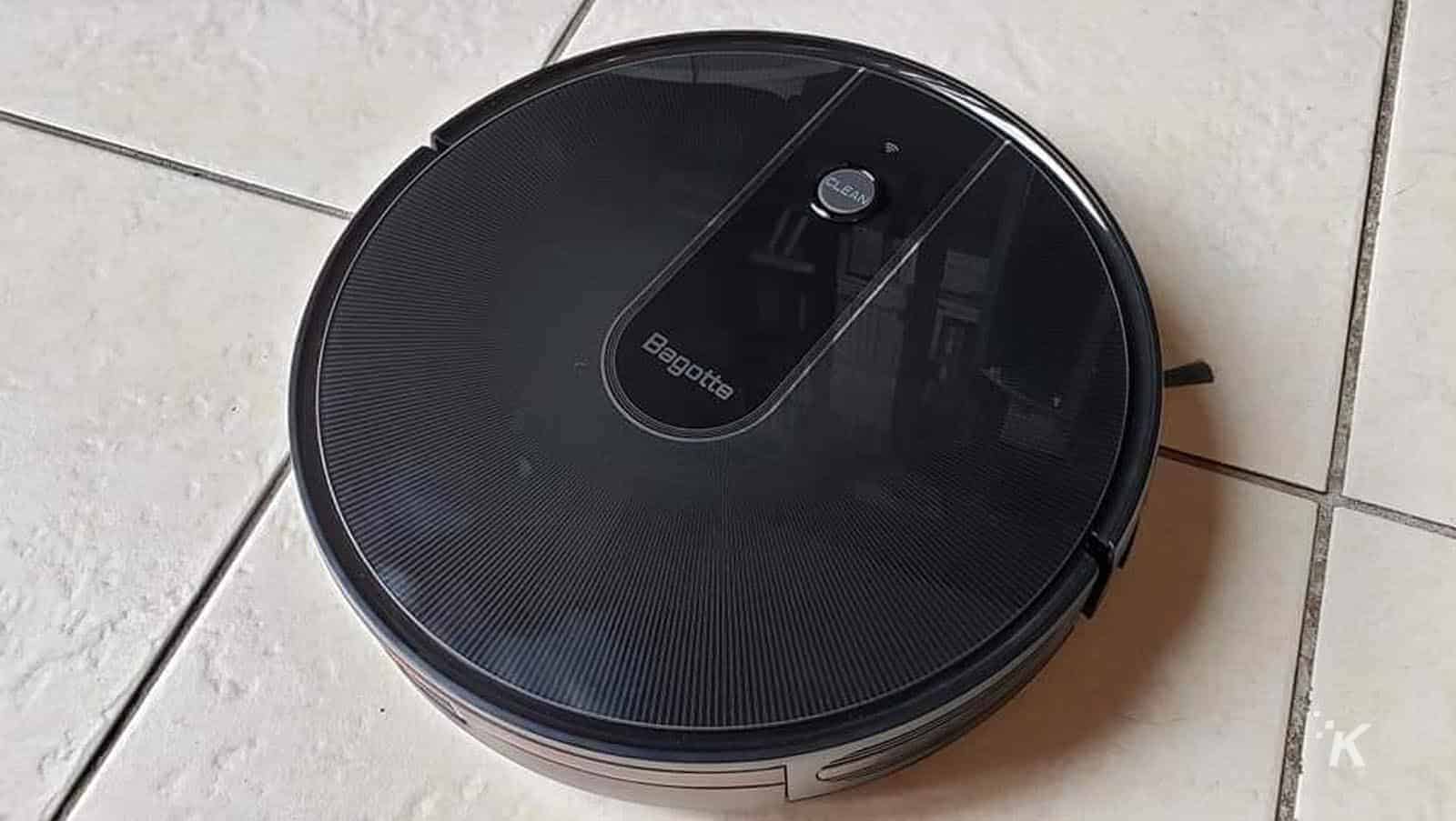 bagotte bg700 robotic vacuum on floor