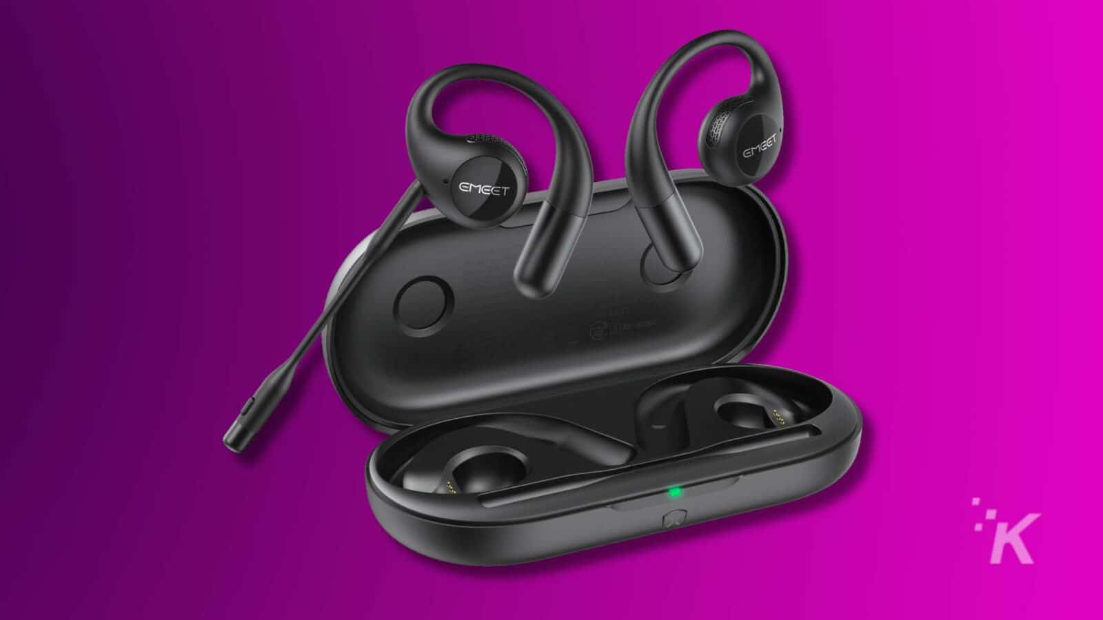 emeet-airflow-product shot on a purple back groudn